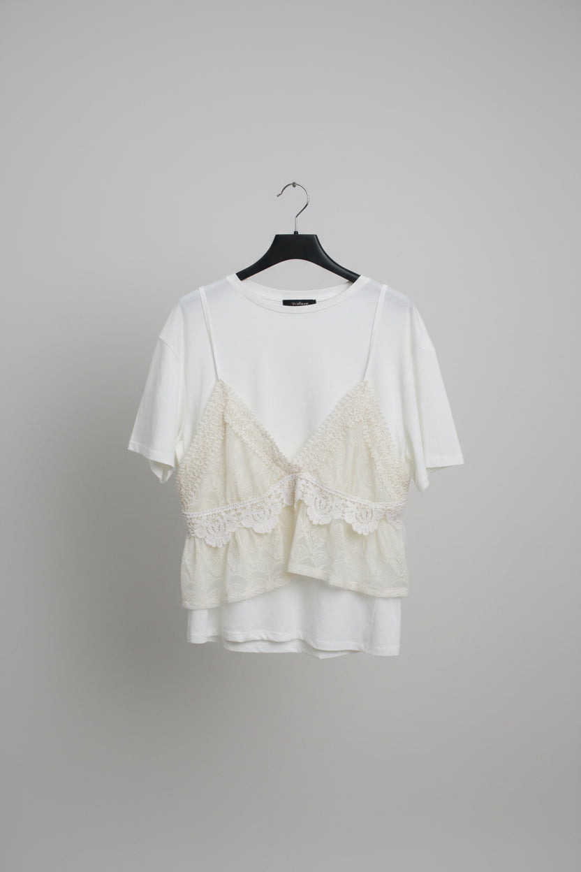 T-Shirt con Canotta in Pizzo Color Latte — Dettaglio Romantico