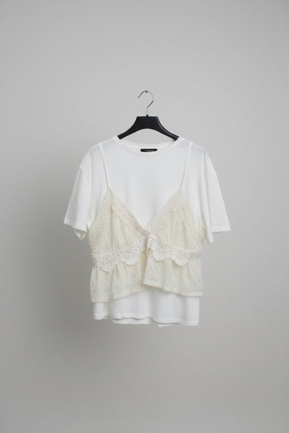 T-Shirt con Canotta in Pizzo Color Latte — Dettaglio Romantico