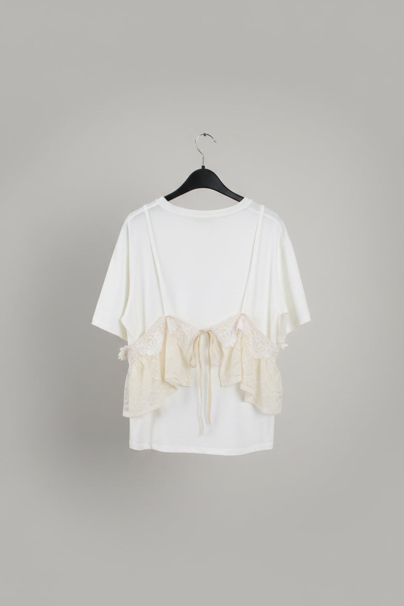 T-Shirt con Canotta in Pizzo Color Latte — Dettaglio Romantico